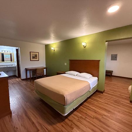 Relax Inn & Suites Mattoon Esterno foto